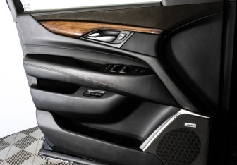 Подержанный автомобиль Cadillac Escalade Suv 2015 года (21 фото)