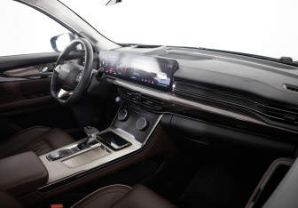 Подержанный автомобиль Exeed VX 2023 года (11 фото)