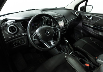 Подержанный автомобиль Renault Kaptur 2022 года (11 фото)