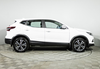 Подержанный автомобиль Nissan Qashqai 2022 года (4 фото)