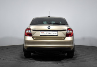 Подержанный автомобиль Skoda Rapid Liftback 2019 года (6 фото)