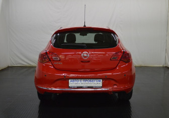 Подержанный автомобиль Opel Astra Hatchback 2014 года (6 фото)