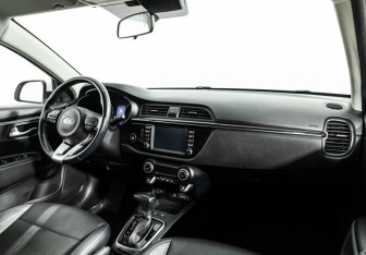 Подержанный автомобиль Kia Rio Sedan 2018 года (9 фото)
