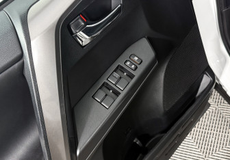 Подержанный автомобиль Toyota RAV4 2016 года (10 фото)