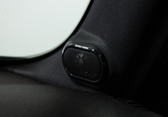 Подержанный автомобиль MINI Hatch 2020 года (16 фото)