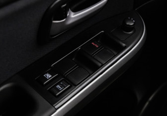 Подержанный автомобиль Suzuki Grand Vitara 2013 года (15 фото)