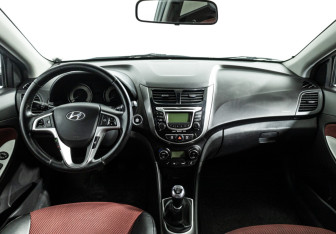 Подержанный автомобиль Hyundai Solaris Hatchback 2011 года (13 фото)