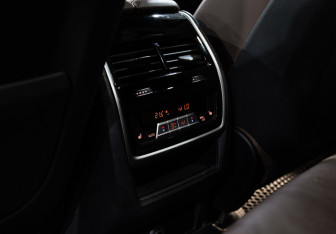 Подержанный автомобиль BMW X5 2020 года (28 фото)