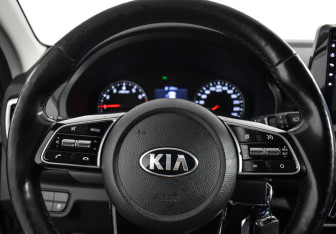 Подержанный автомобиль Kia Seltos 2020 года (17 фото)