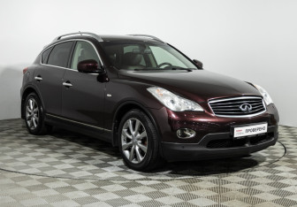 Подержанный автомобиль Infiniti EX 2012 года (3 фото)