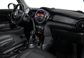 Подержанный автомобиль MINI Hatch 2014 года (16 фото)