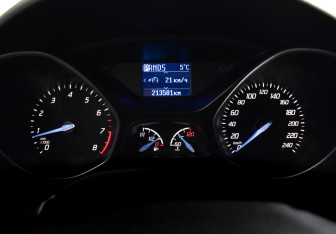 Подержанный автомобиль Ford Focus Wagon 2013 года (20 фото)