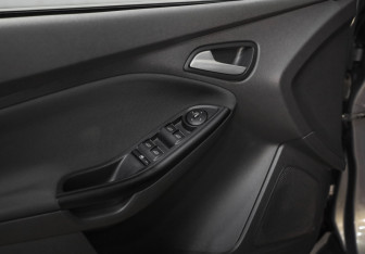 Подержанный автомобиль Ford Focus Sedan 2013 года (17 фото)