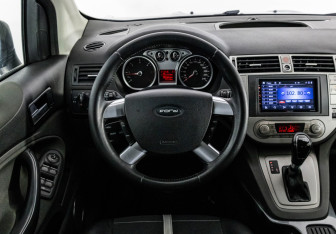 Подержанный автомобиль Ford Kuga 2011 года (11 фото)