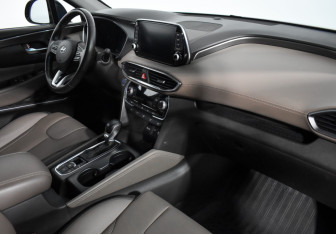 Подержанный автомобиль Hyundai Santa Fe 2019 года (13 фото)