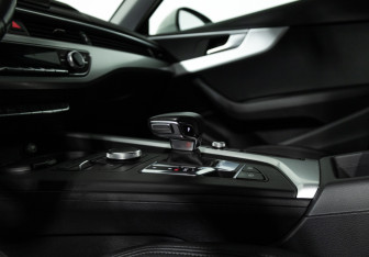 Подержанный автомобиль Audi A4 Sedan 2018 года (19 фото)