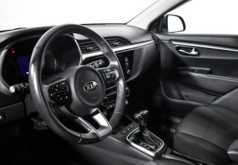 Подержанный автомобиль Kia Rio Sedan 2020 года (9 фото)