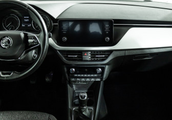 Подержанный автомобиль Skoda Rapid Liftback 2021 года (14 фото)