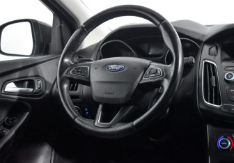 Подержанный автомобиль Ford Focus Wagon 2016 года (15 фото)