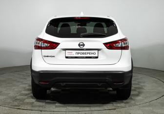 Подержанный автомобиль Nissan Qashqai 2017 года (6 фото)