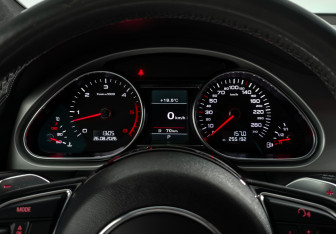 Подержанный автомобиль Audi Q7 2012 года (25 фото)