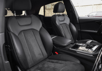 Подержанный автомобиль Audi Q8 2019 года (30 фото)
