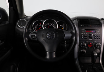 Подержанный автомобиль Suzuki Grand Vitara 2011 года (9 фото)