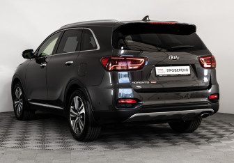 Подержанный автомобиль Kia Sorento 2018 года (7 фото)