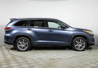 Подержанный автомобиль Toyota Highlander 2014 года (4 фото)