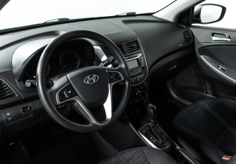 Подержанный автомобиль Hyundai Solaris Hatchback 2016 года (11 фото)