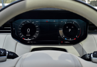 Подержанный автомобиль Land Rover Range Rover 2022 года (22 фото)