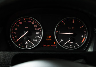 Подержанный автомобиль BMW X1 2014 года (12 фото)