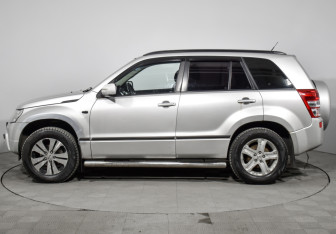 Подержанный автомобиль Suzuki Grand Vitara 2008 года (8 фото)