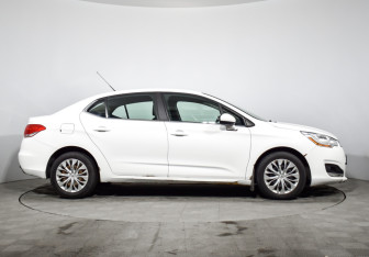 Подержанный автомобиль Citroen C4 Sedan 2014 года (4 фото)