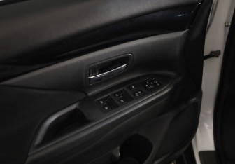 Подержанный автомобиль Mitsubishi Outlander 2019 года (21 фото)