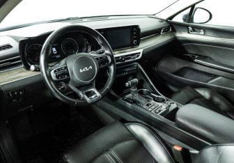 Подержанный автомобиль Kia K5 2022 года (11 фото)