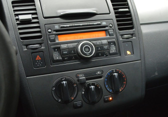 Подержанный автомобиль Nissan Tiida Sedan 2010 года (10 фото)