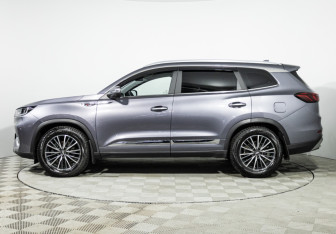 Подержанный автомобиль Chery Tiggo 8 Pro 2023 года (8 фото)