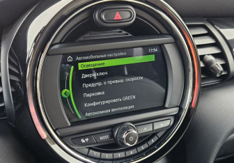 Подержанный автомобиль MINI Hatch 2020 года (25 фото)