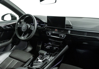 Подержанный автомобиль Audi A4 Sedan 2022 года (9 фото)