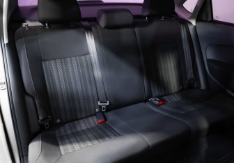 Подержанный автомобиль Volkswagen Polo Sedan 2015 года (16 фото)