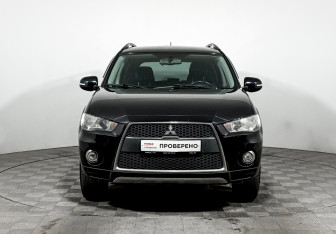 Подержанный автомобиль Mitsubishi Outlander 2012 года (2 фото)