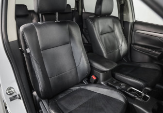 Подержанный автомобиль Mitsubishi Outlander 2014 года (23 фото)