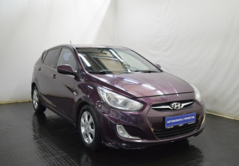 Подержанный автомобиль Hyundai Solaris Hatchback 2011 года (3 фото)