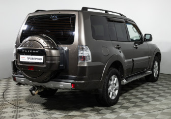 Подержанный автомобиль Mitsubishi Pajero 2011 года (5 фото)