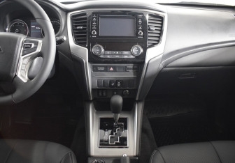 Новый Mitsubishi L200 2024 (8 фото)