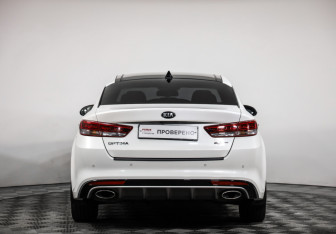 Подержанный автомобиль Kia Optima Sedan 2017 года (6 фото)