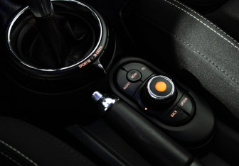 Подержанный автомобиль MINI Hatch 2014 года (18 фото)