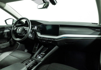 Подержанный автомобиль Skoda Octavia Liftback 2022 года (9 фото)