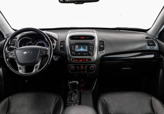 Подержанный автомобиль Kia Sorento 2017 года (10 фото)
